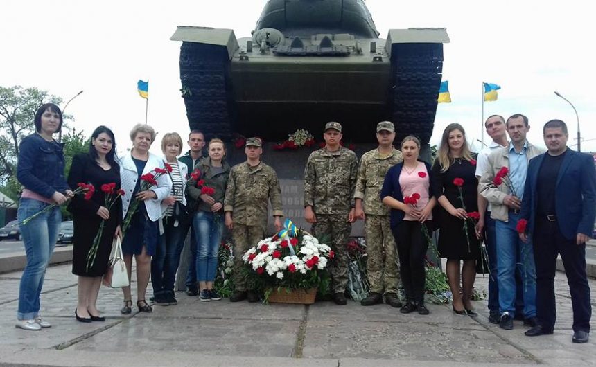 Квіти для всіх героїв! Квіти для всіх героїв!