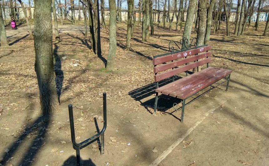Вандалізм у сквері Вандалізм у сквері