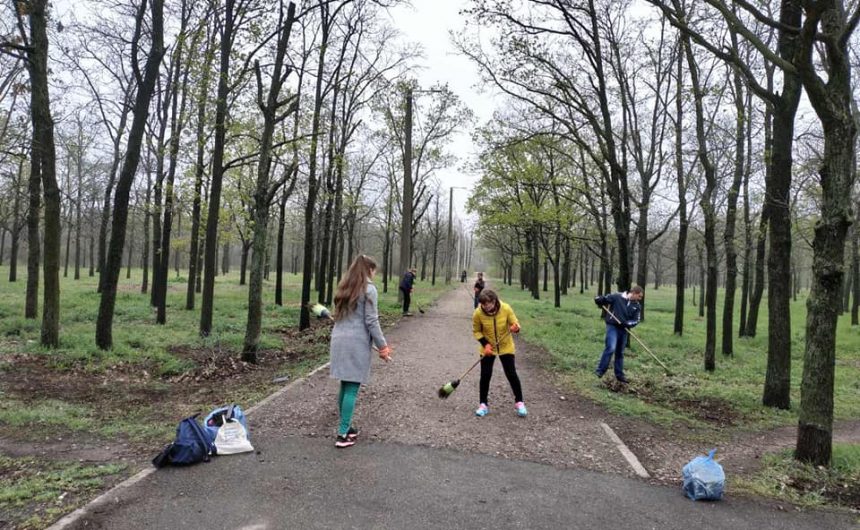 В рамках Всеукраїнської акції з благоустрою «За чисте довкілля» очищено лісопарк В рамках Всеукраїнської акції з благоустрою «За чисте довкілля» очищено лісопарк