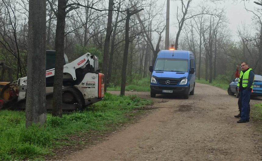 Роботи по видаленню порослі на території лісопарку по вул.Космонавтів Роботи по видаленню порослі на території лісопарку по вул.Космонавтів
