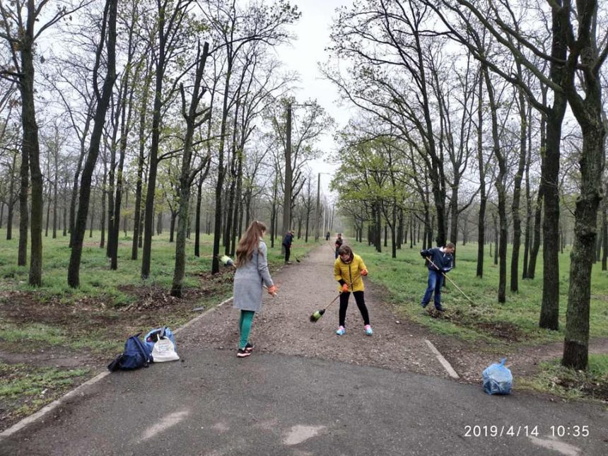 В рамках Всеукраїнської акції з благоустрою «За чисте довкілля» очищено лісопарк